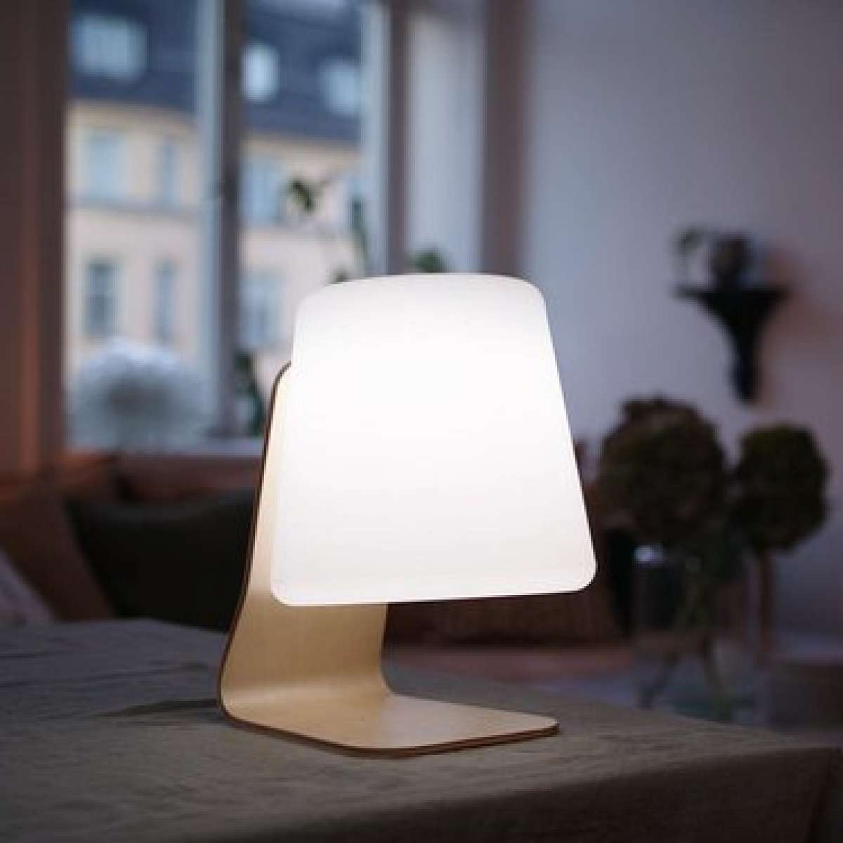 Mooni Table Lamp
